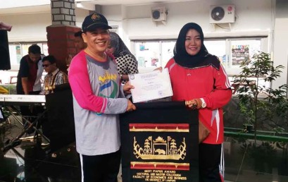 Dosen IIB Darmajaya Anggalia Wibasuri Raih Penghargaan Best Paper Award Doctoral FEB Unila