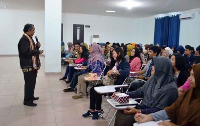 Guru Besar UGM Ajarkan Mahasiswa Darmajaya Akuntansi Negara