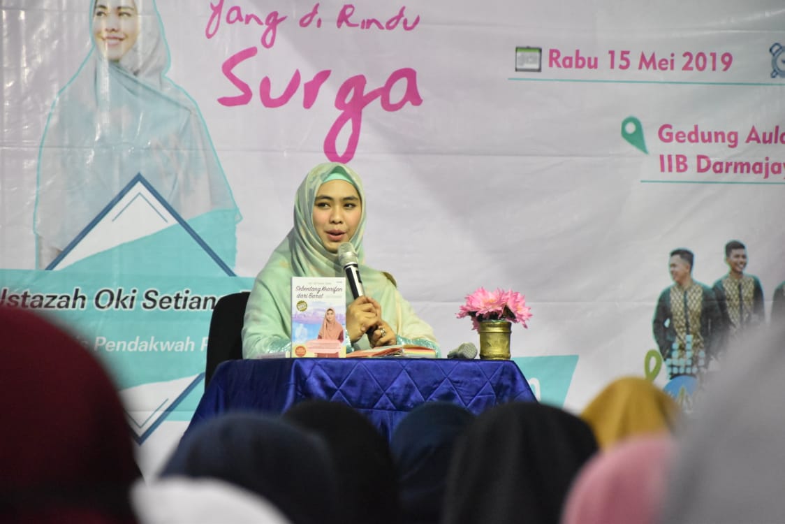 Seminar Kemuslimahan di Darmajaya, Oki Setiana Dewi: Ini Empat Sifat Wanita Terbaik di Dunia