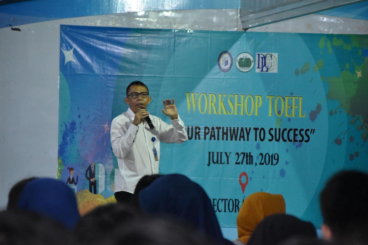 UKM Bahasa dan DLC Gelar Workshop, Ratusan Mahasiswa Darmajaya Belajar Taklukan TOEFL