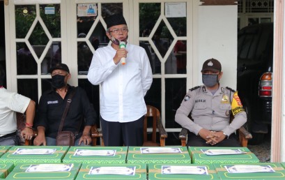 IIB Darmajaya Bagikan Puluhan Bingkisan Lebaran kepada Warga Sekitar Kampus