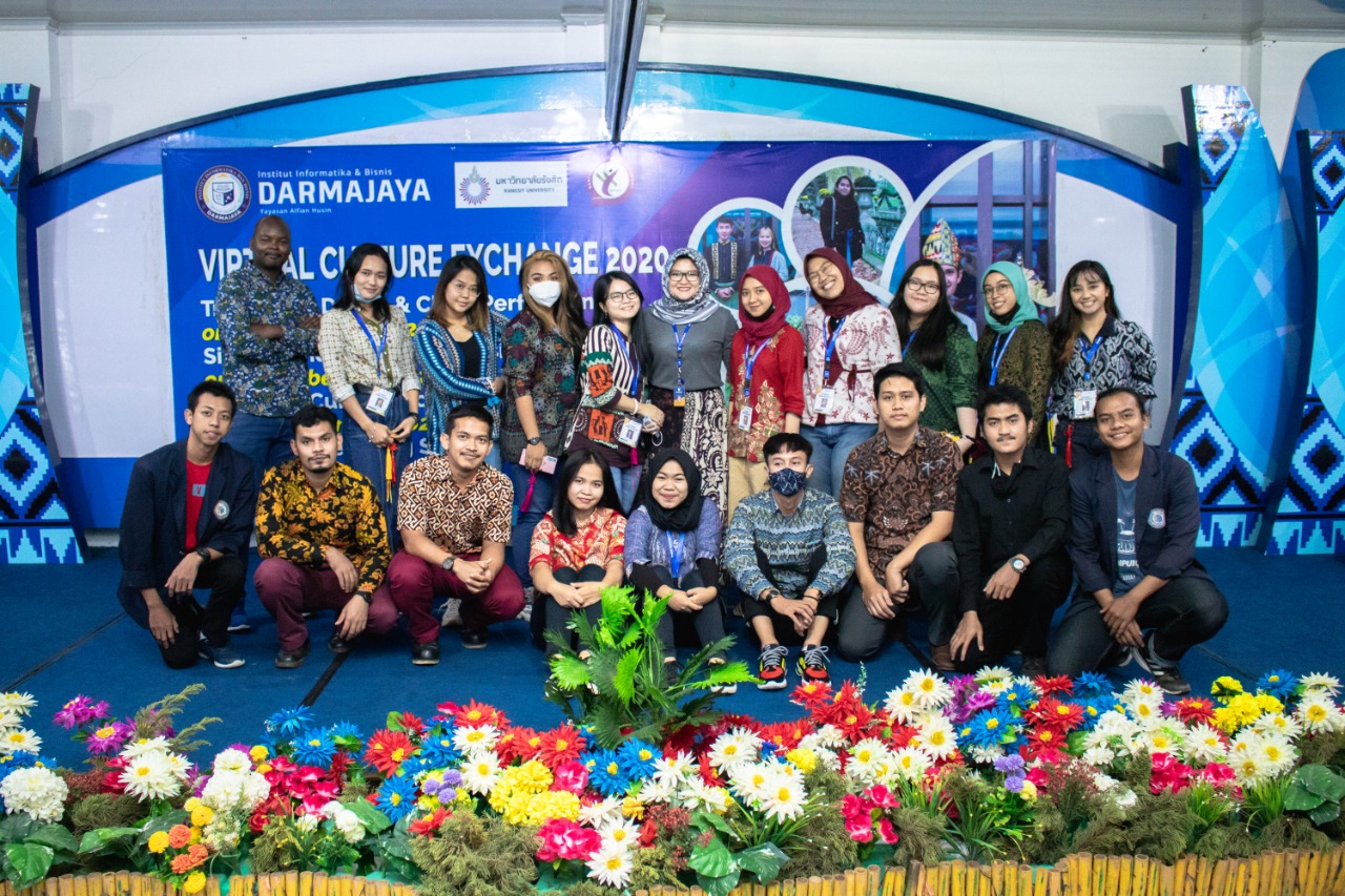 Virtual Culture Exchange IIB Darmajaya Ditutup dengan Pengenalan Bahasa