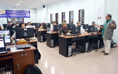 Tingkatkan Kompetensi Dosen Darmajaya, Onno W Purbo Latih Penerapan E-Learning