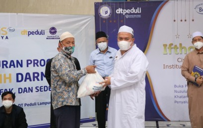 IIB Darmajaya Gelar Khatam Al-Quran, Iftar Jama’i, Penyaluran Zakat, Infak, dan Sedekah