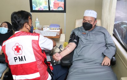 Rektor Turut Serta, UKM KSR PMI IIB Darmajaya Gelar Donor Darah Sukarela