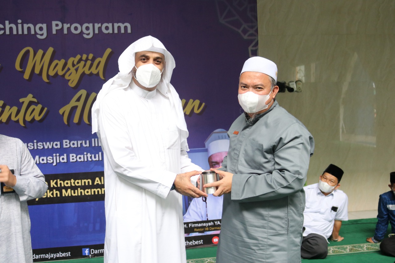 Launching Cinta Masjid dan Cinta Al-Qur’an, Civitas Academica IIB Darmajaya Dengarkan Tausiyah Syech Muhammad Jaber