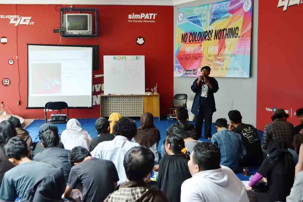 PulungSwandaru Isi Workshop Melukis UKM Kombir Darmajaya