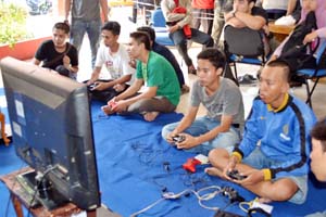 74 PESERTA BERMAIN DAN BERKOMPETISI DI GAME CHALLENGE HIMA TI IBI DARMAJAYA