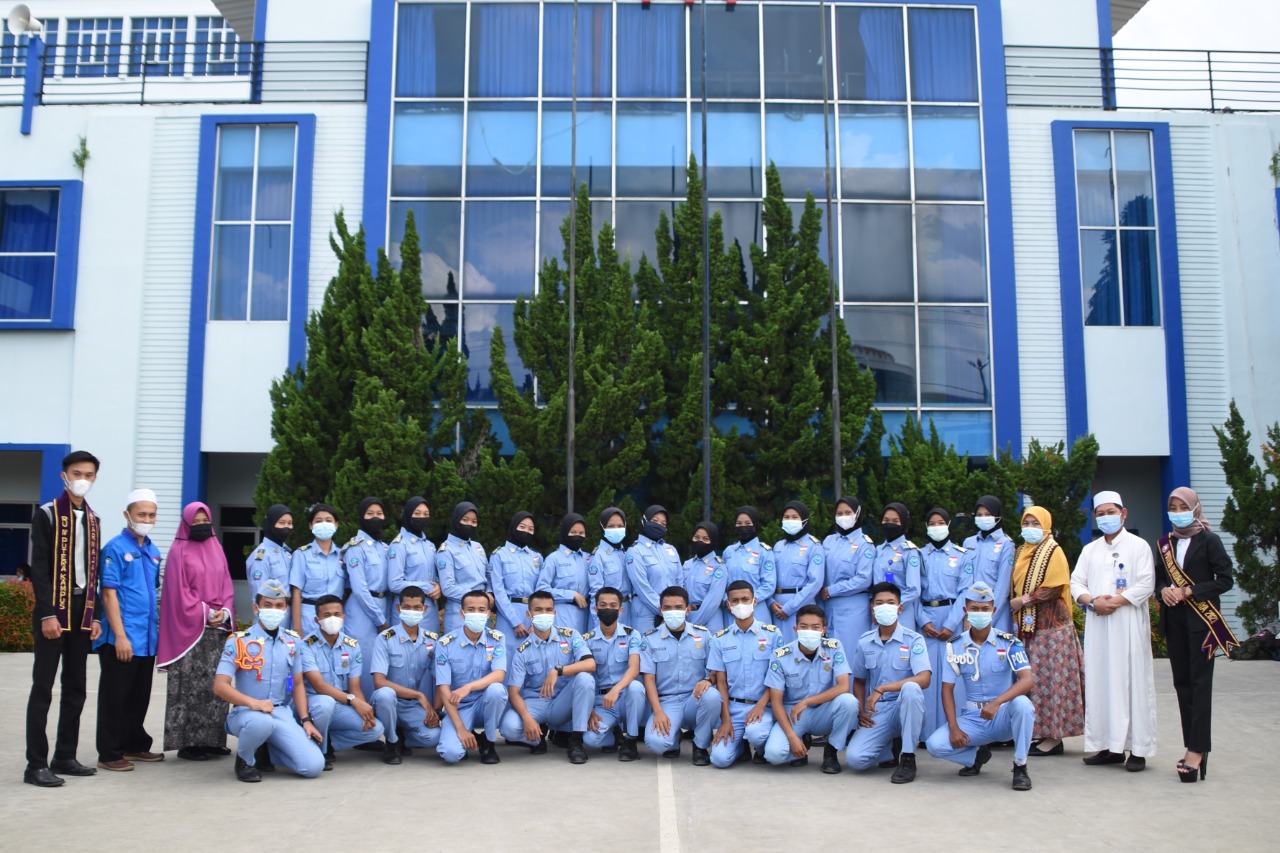 Puluhan Siswa SMKN 6 Bandar Lampung Kunjungan Industri ke Kampus Terbaik di Lampung