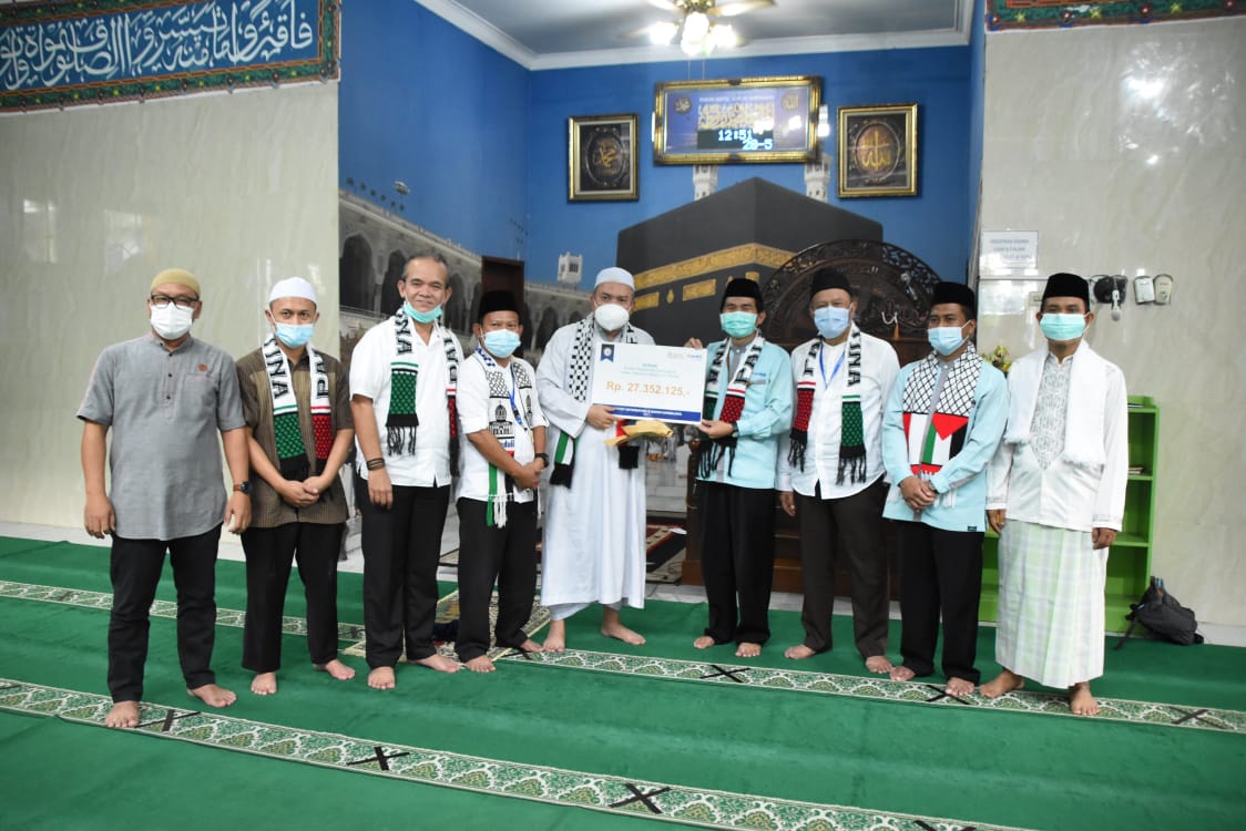 Sivitas Akademika IIB Darmajaya Serahkan Donasi Palestina Melalui DT Peduli