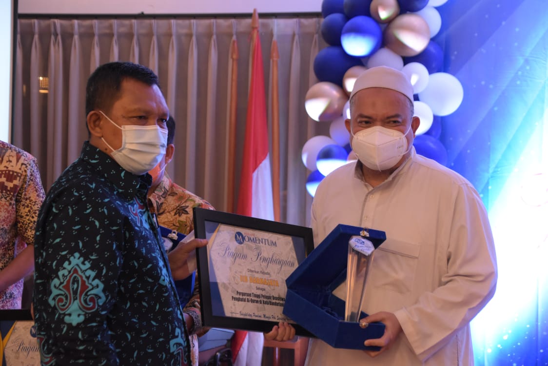 Rektor Darmajaya Dedikasikan Penghargaan Pelopor Beasiswa Penghapal Al-Quran kepada Civitas Academica