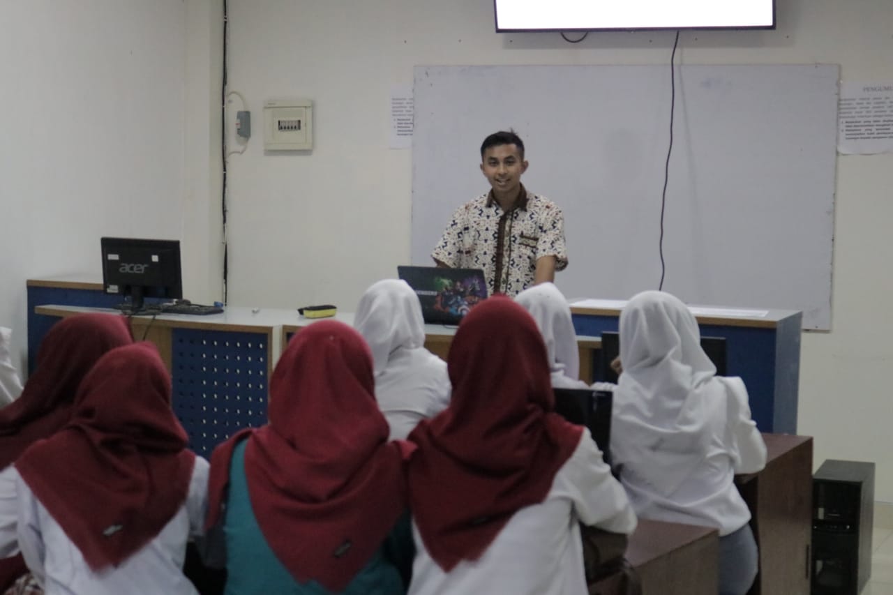 IIB Darmajaya Tingkatkan Kompetensi Siswa Prakerin