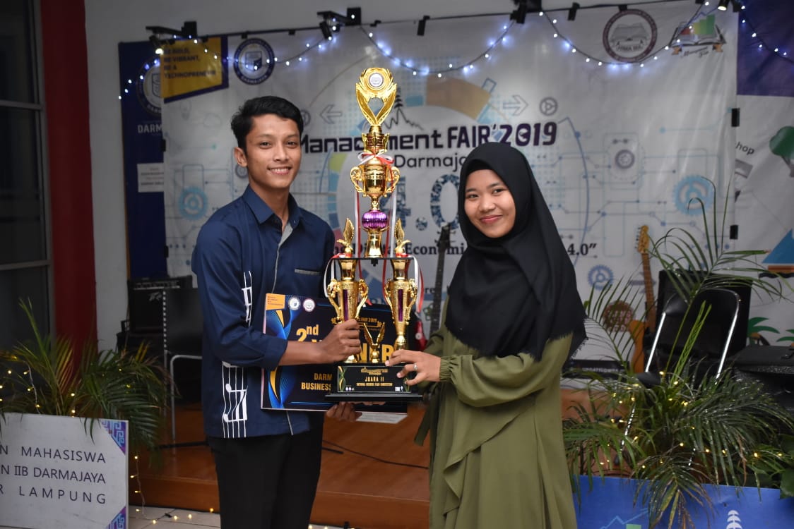 Telkom University Raih Piala Bergilir Manajemen Fair 2019 IIB Darmajaya