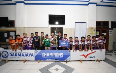 IIB Darmajaya Berikan Beasiswa kepada Best Player dan Top Skor DSFT 2019