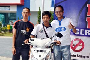 Jalan Sehat IBI Darmajaya, Rusdi Efendi Bawa Pulang Sepeda Motor