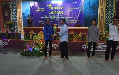 Sekum UKM As-Salam IIB Darmajaya Juara I Lomba Poster FSLDKD Lampung