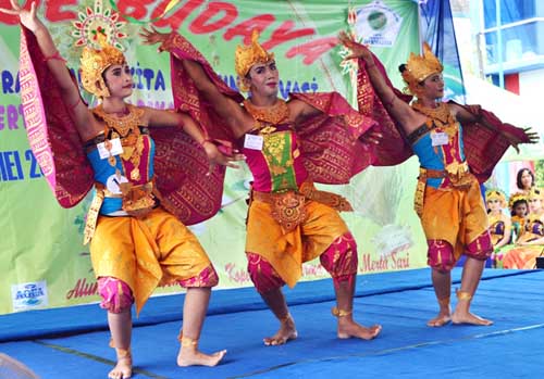 Tari Merak Angelo Bawa Pasraman Dewi Saraswati Juarai Lomba Tari Bali Perade Budaya Darmajaya