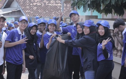 Aksi Bersih Lingkungan Akhiri Ories di Kampus Biru Darmajaya