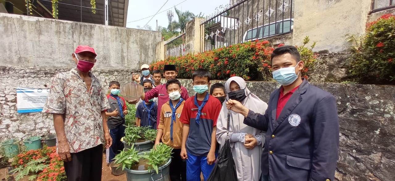 Pengabdian kepada Masyarakat, Dosen IIB Darmajaya Panen Ikan Lele Budikdamber