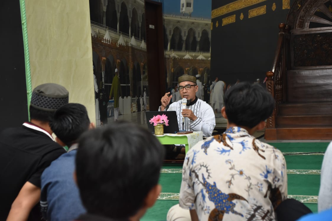 UKM As Salam IIB Darmajaya Belajar Tata Cara Urus Jenazah