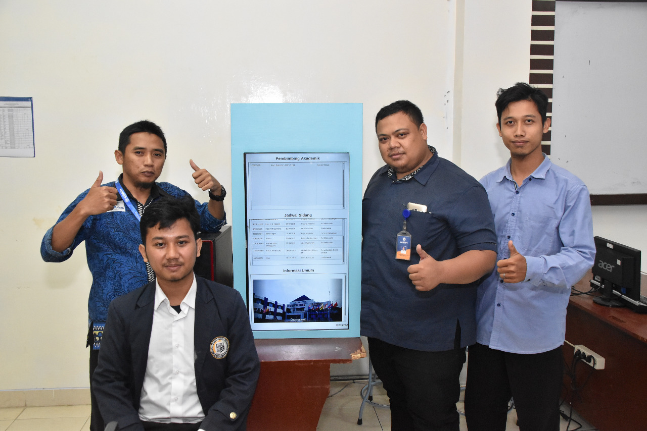 Mahasiswa IIB Darmajaya Ciptakan Papan Informasi Digital