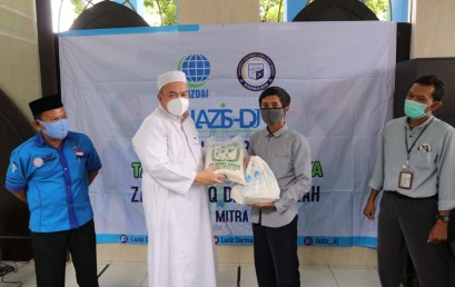 Berbagi ke Sesama, Sivitas Akademika IIB Darmajaya Salurkan Zakat Infak dan Sedekah