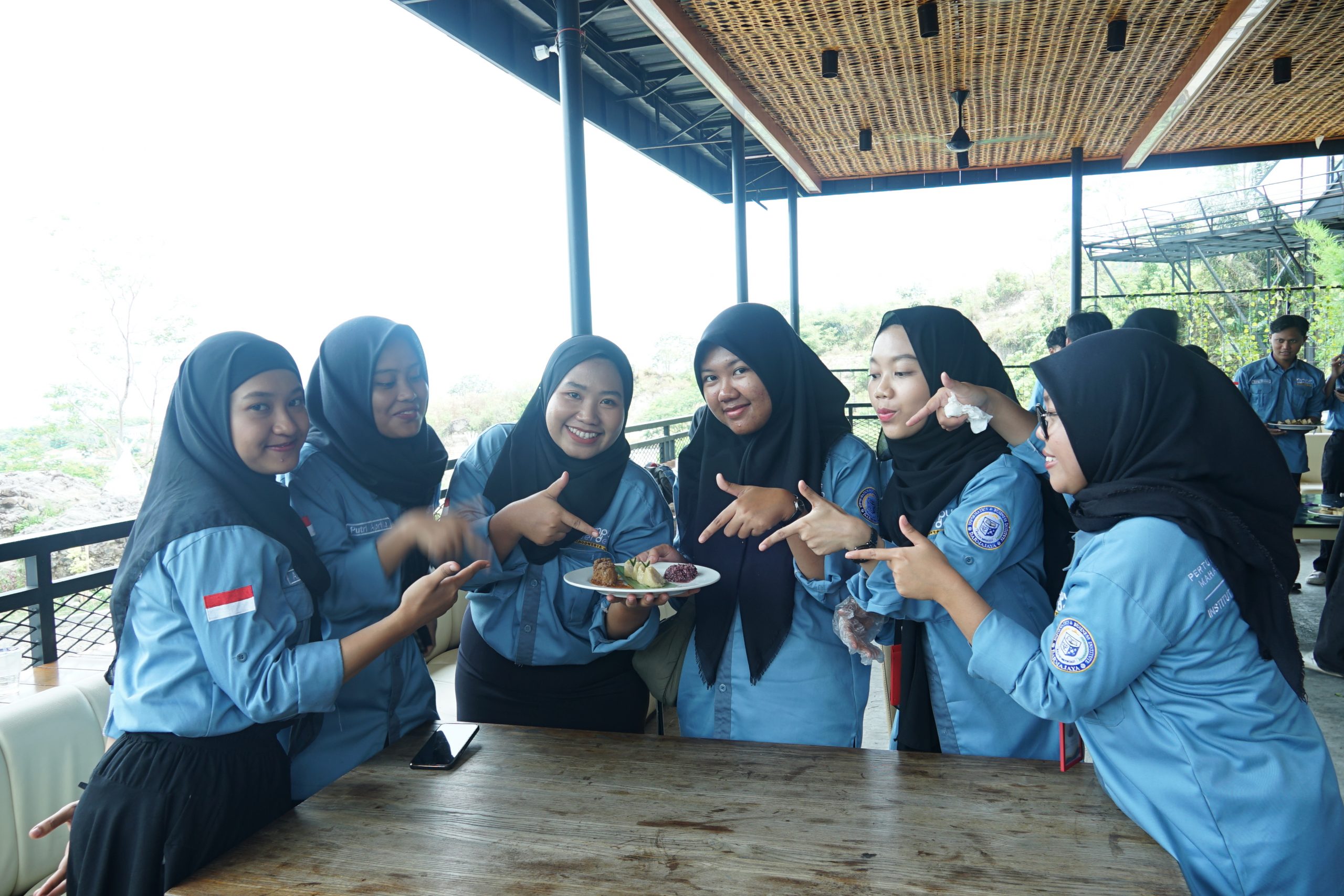 Serunya Mahasiswa dari Nusantara Buat Sekubal di Teluk Backyard Lampung