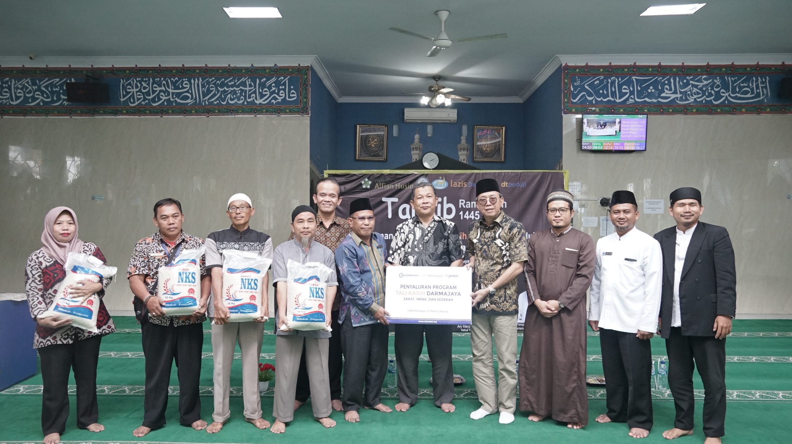 Sambut Ramadan, Lazis Darmajaya Salurkan 100 Paket Sembako dan Sedekah Produktif