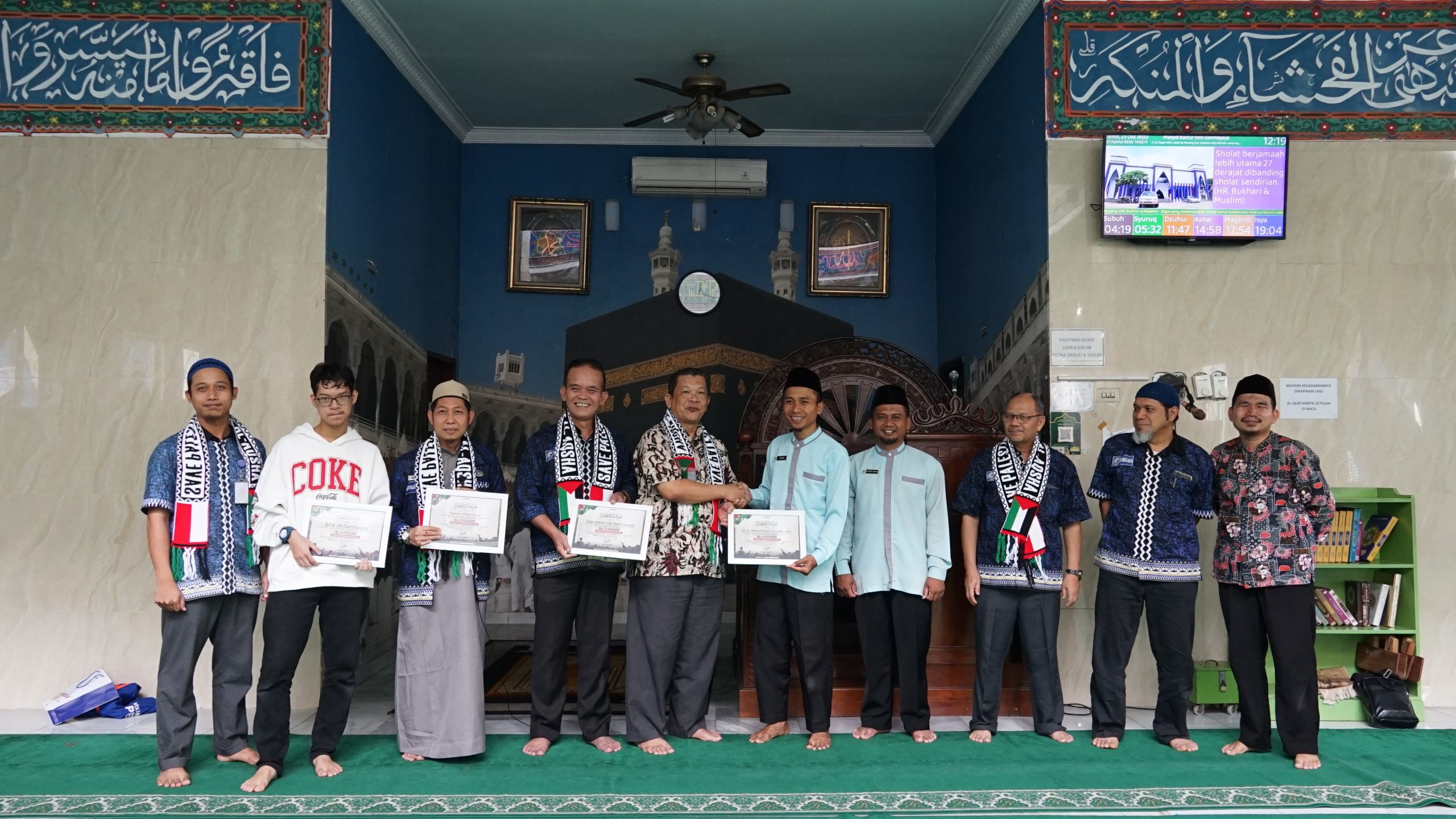 Save Palestina, Yayasan Alfian Husin-IIB Darmajaya Serahkan Donasi Melalui DT Peduli