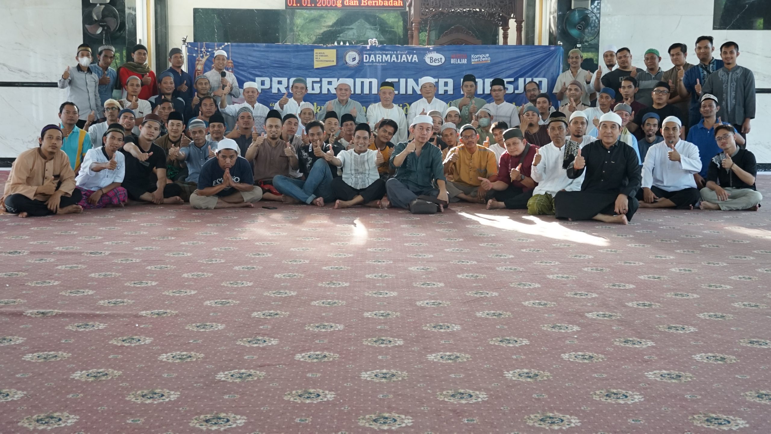 Merecharge Iman Karyawan dan Dosen Muslim, IIB Darmajaya Gelar Program Cinta Masjid