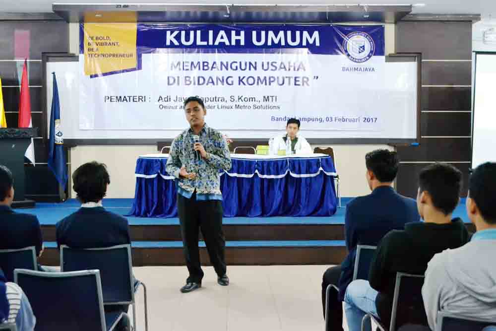 Mahasiswa Darmajaya Belajar Bangun Usaha Dibidang Komputer