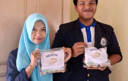 Mahasiswa PKPM Darmajaya Ajak Warga Berwirausaha Bakso Jamur Tiram