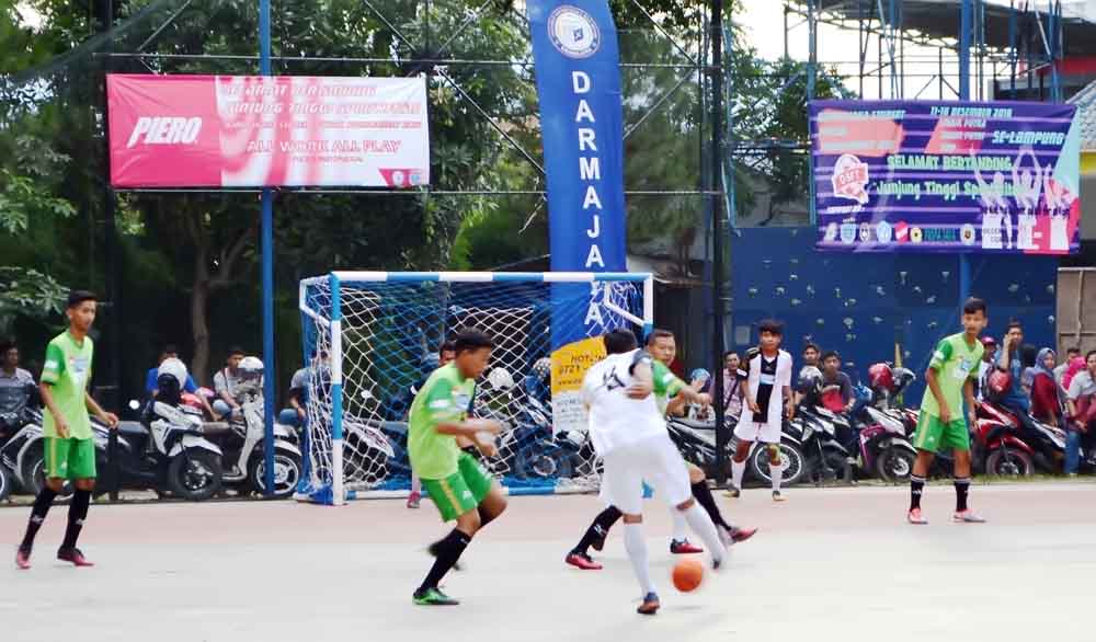 SMA Tri Sukses Juarai Darmajaya Student Futsal Tournament 2016