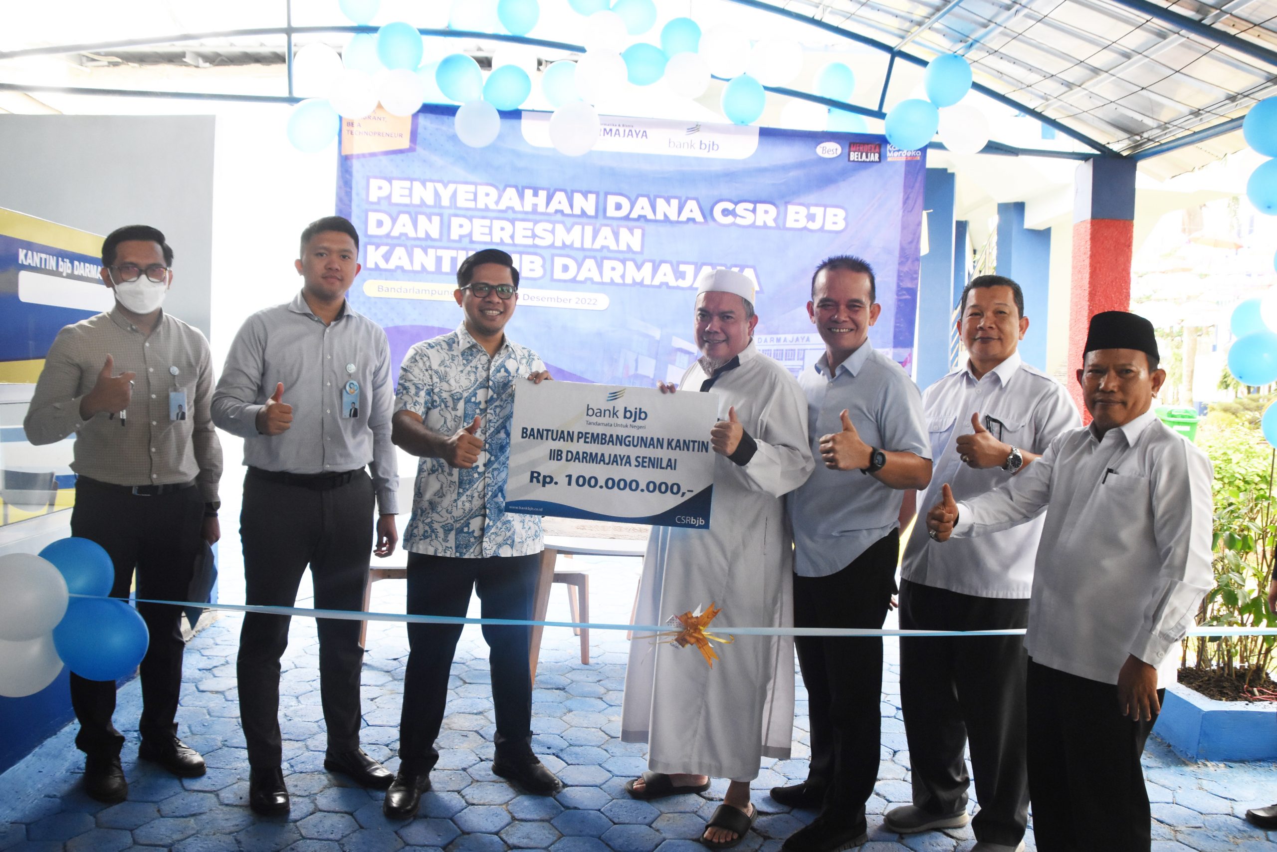 Pimpinan Bank BJB Bandarlampung Serahkan CSR Pembangunan Kantin di IIB Darmajaya