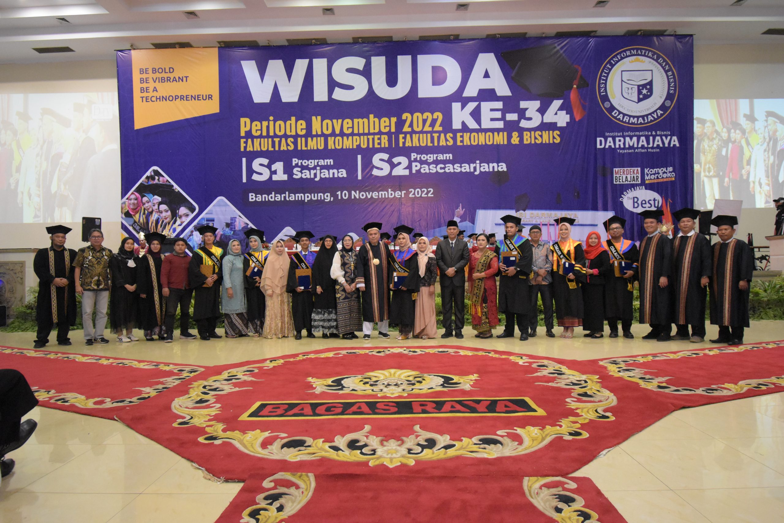 Wisuda ke-34 IIB Darmajaya Bertabur Beasiswa, Ini Pesan Kepala LLDikti Wilayah II Palembang