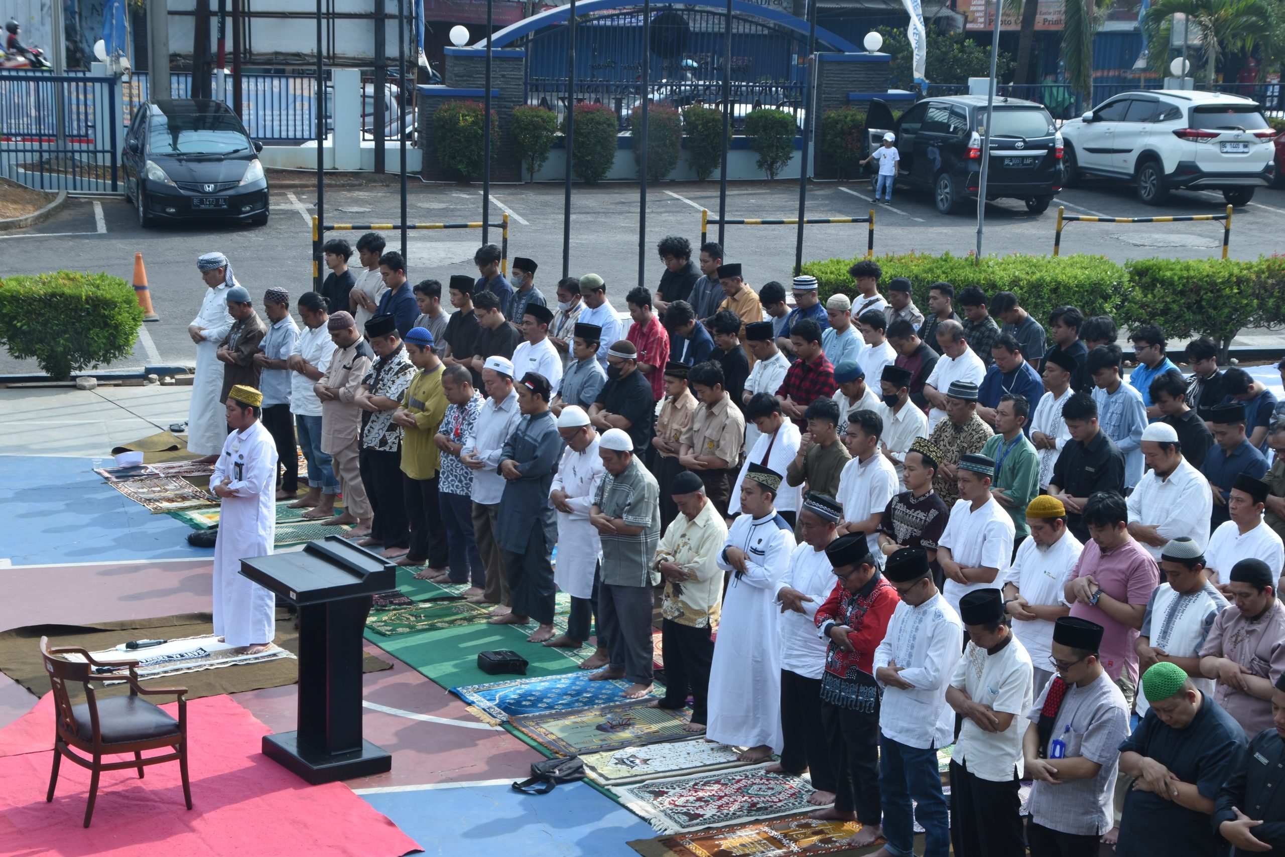 Gelar Salat Istisqo, Civitas Academica IIB Darmajaya Memohon Segera Turun Hujan