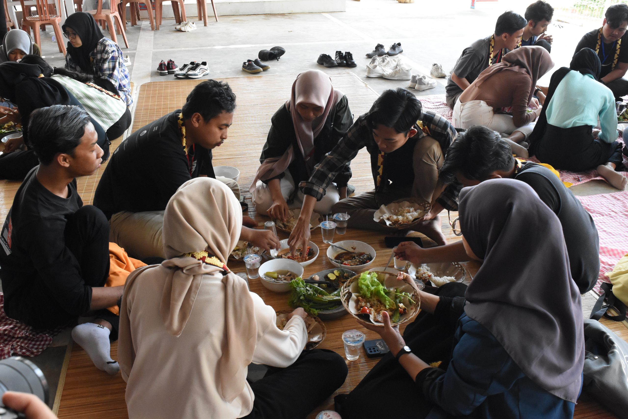 Bikin Heboh, Puluhan Peserta Pertukaran Mahasiswa Merdeka 3 IIB Darmajaya “Nyeruit” Bareng