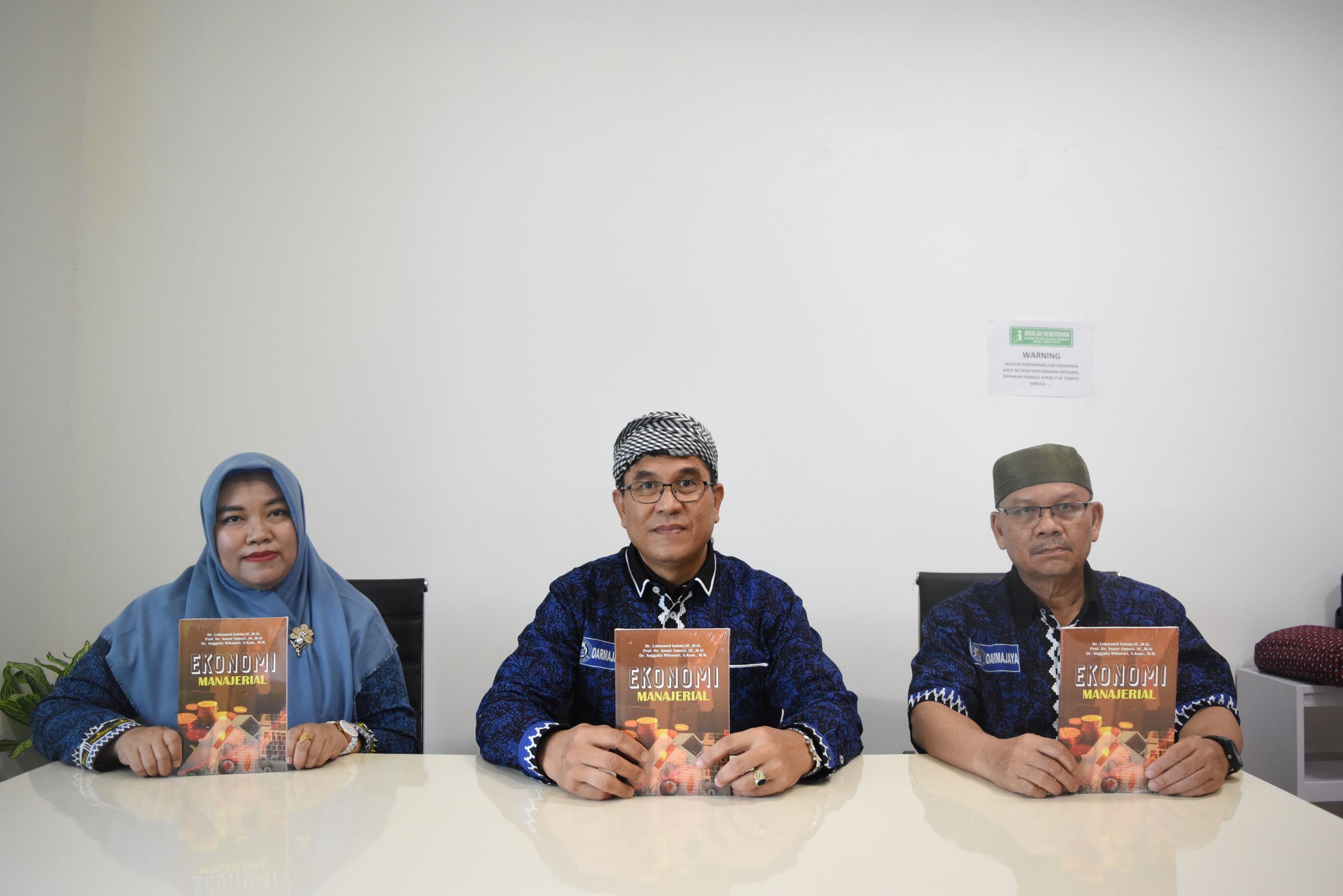 Tiga Dosen Pascasarjana IIB Darmajaya Terbitkan Buku Berjudul “Ekonomi Manajerial”