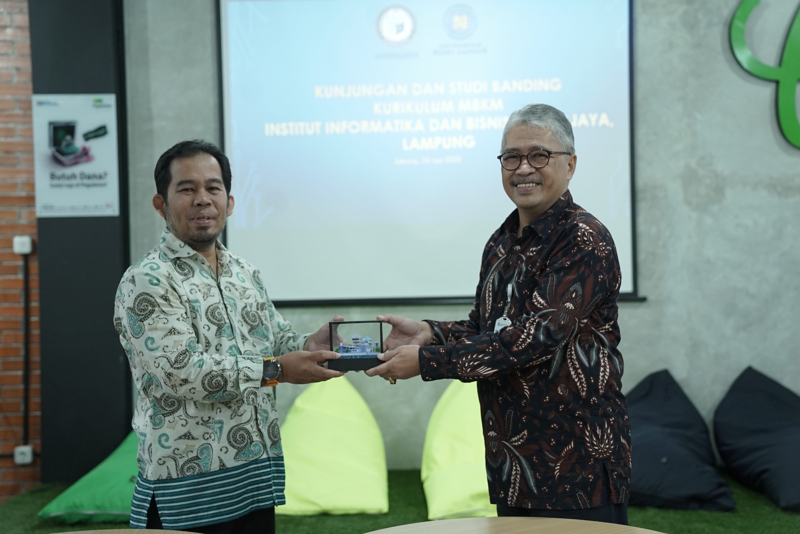 Kampus The Best ini Studi Banding ke Telkom University dan MoU dengan Universitas Budi Luhur