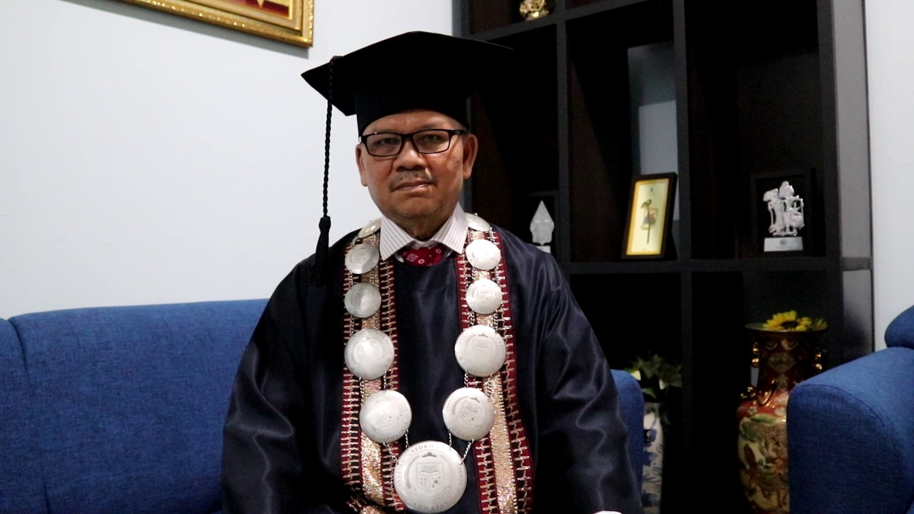 Prof Anuar Sanusi Dikukuhkan Sebagai Guru Besar Pertama IIB Darmajaya