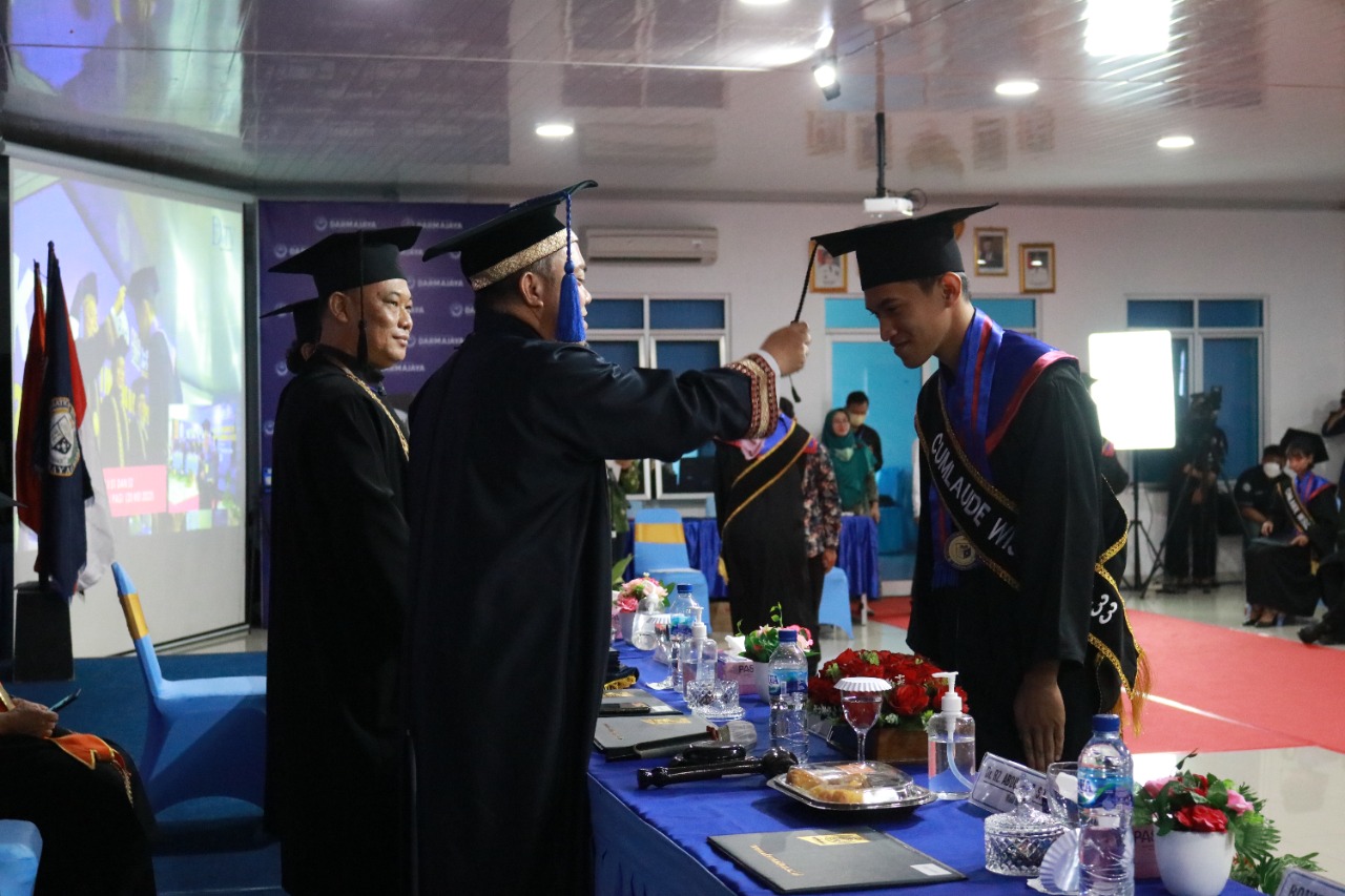 Mahasiswa Program Student Mobility di Tiongkok, Pimpred Media Online ini Wisudawan Terbaik Kampus The Best