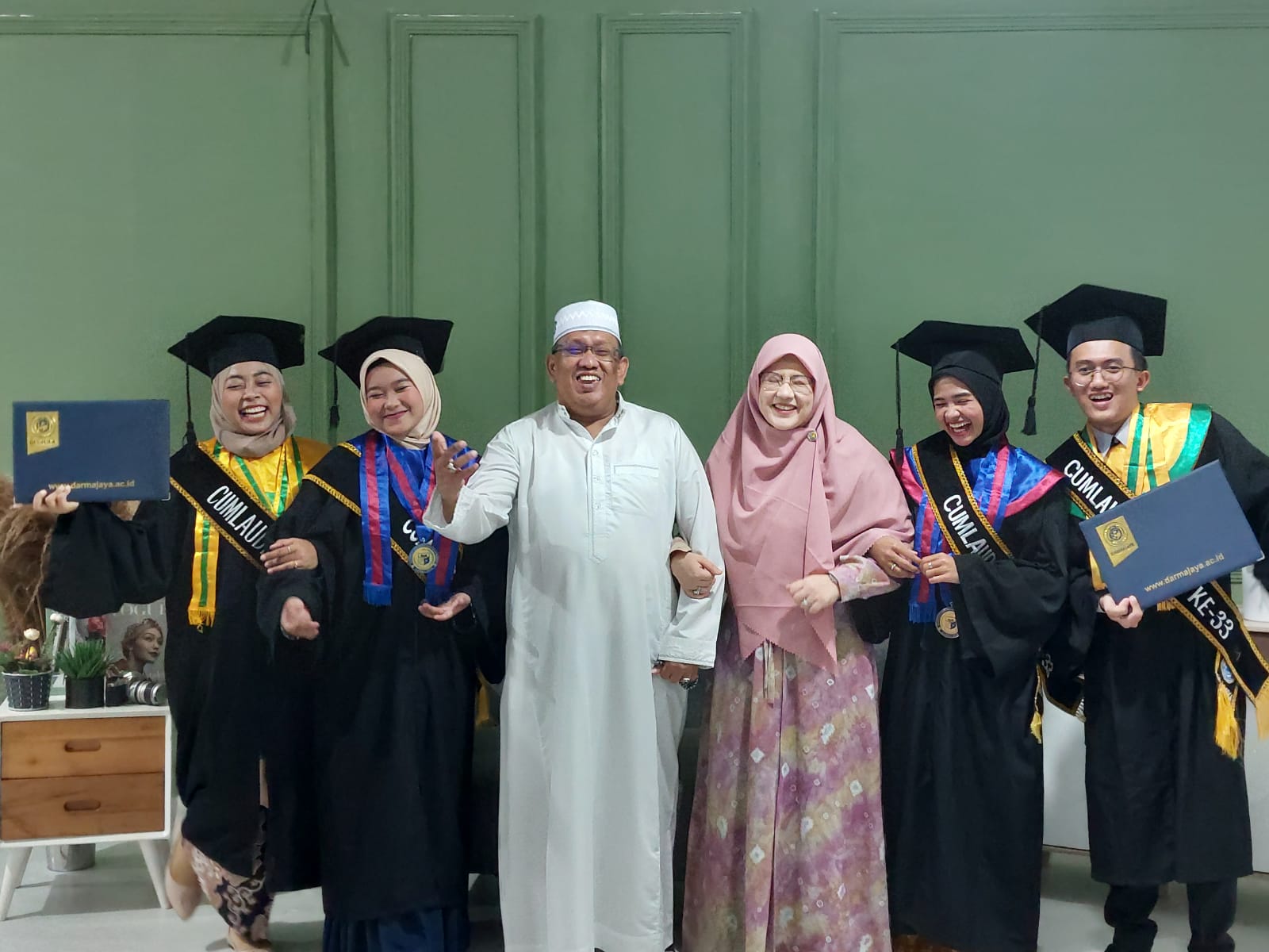 Usai Diwisuda di IIB Darmajaya, 4 Santri Ponpes Yatim Riyadhus Sholihin Langsung Mendapat Pekerjaan