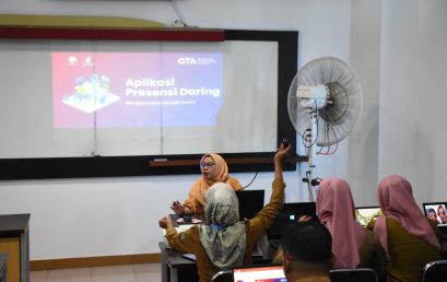 Dosen Sistem Informasi IIB Darmajaya ini Ajarkan Penggunaan Canva dan Zoom dalam Pelatihan Program GTA