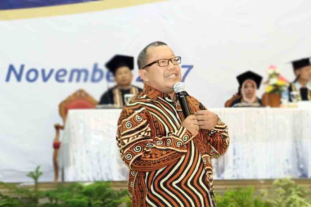 IIB Darmajaya Maju Bersama Pakar IT Internasional Onno W Purbo