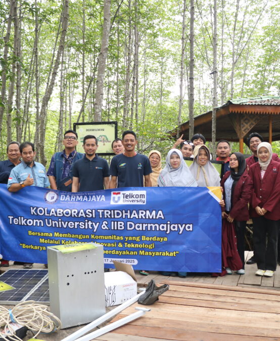 Kolaborasi IIB Darmajaya dan Telkom University Hadirkan Energi Hijau di Eco Wisata Mangrove Pesawaran