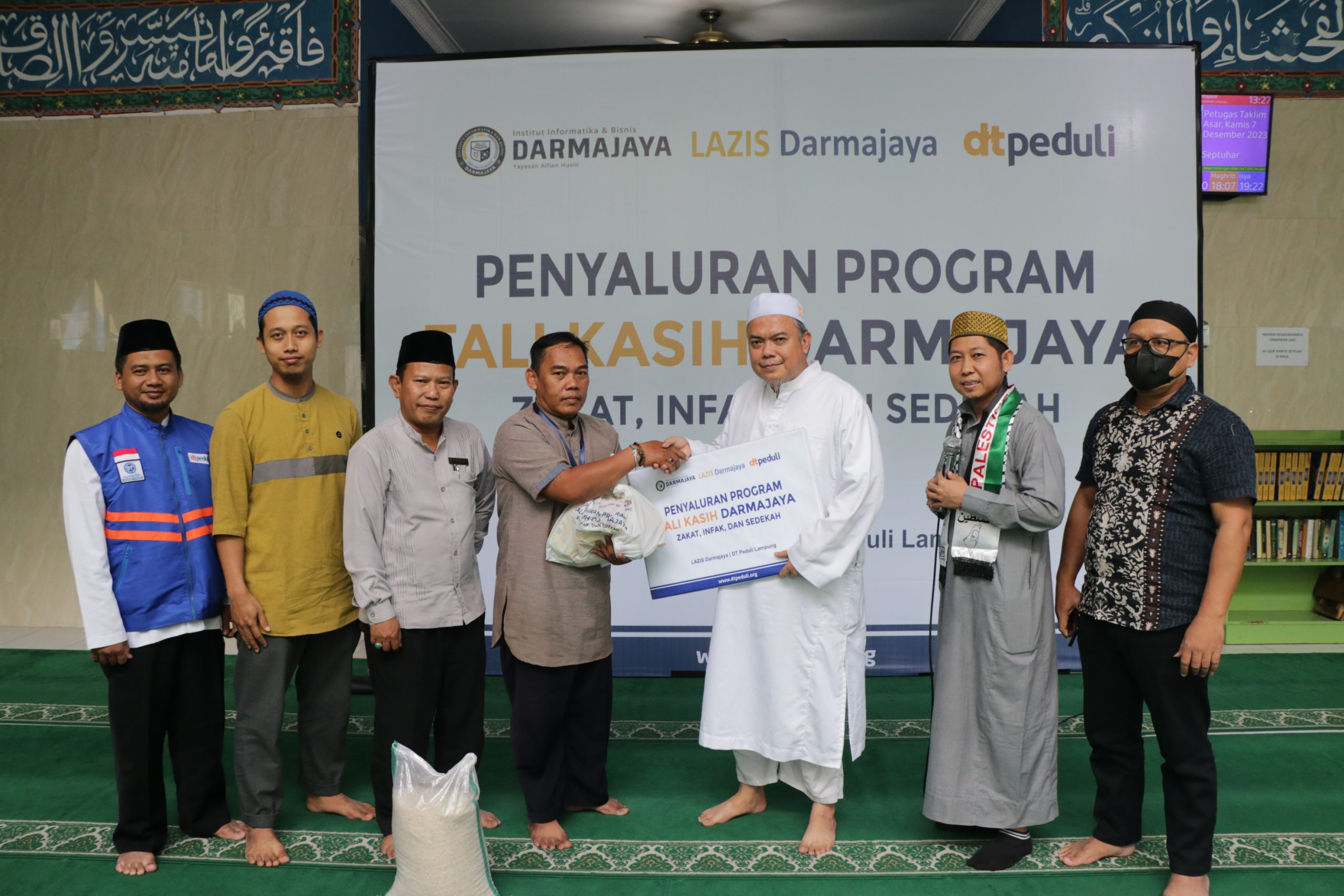 Lazis Darmajaya Salurkan Program Tali Kasih Sebanyak 300 Paket