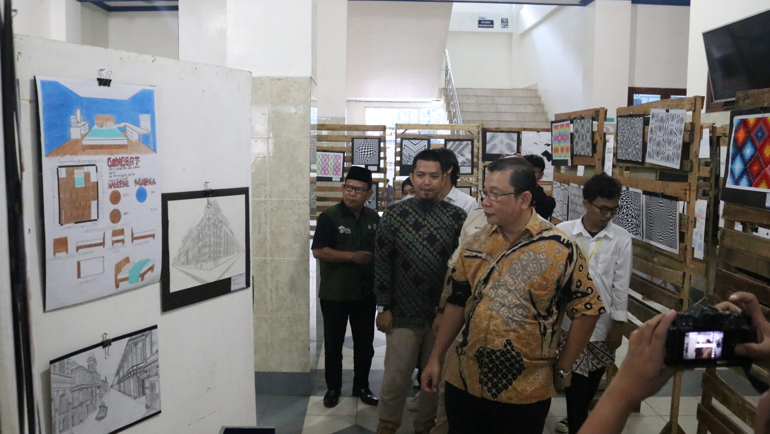 Keren Nih! Angkatan 2023 Prodi DKV dan Desain Interior Darmajaya Pamerkan Hasil Karya