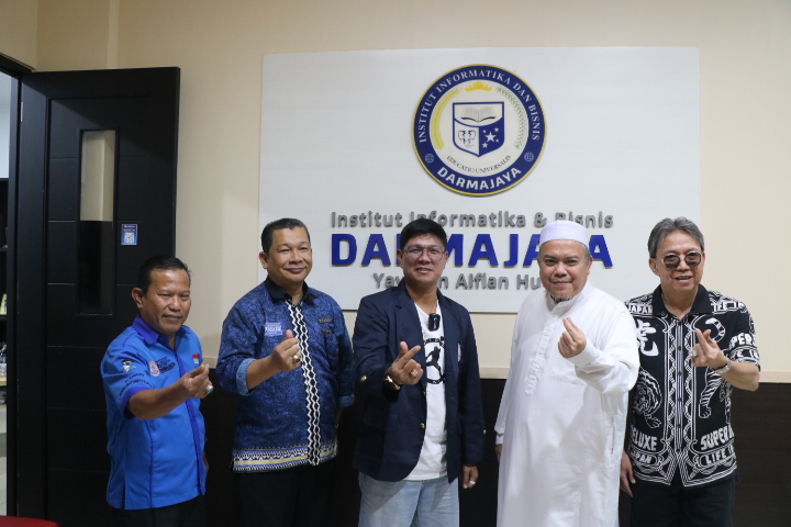 Andika “Babang Tamvan” Kangen Band Resmi Menjadi Mahasiswa IIB Darmajaya