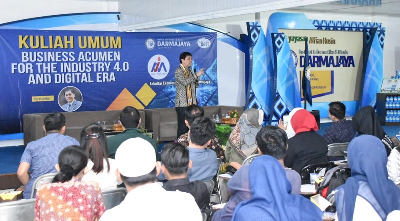 Kuliah Umum di IIB Darmajaya, Prof Roy Sembel: People Are Made, Not Born