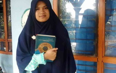 Hafidzoh 25 Juz Terima Beasiswa Tahfidz Quran Darmajaya